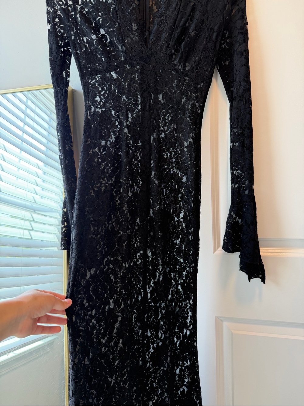 Black Lace Long-Sleeve Maxi Dress - Picture 5 of 8